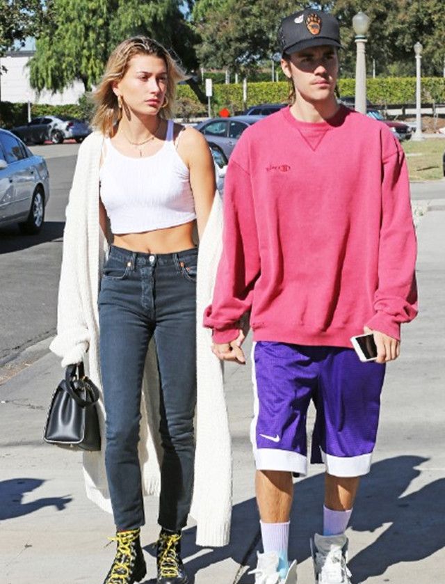 haileybieber结婚,haileybieber结婚照 情侣出行如何搭配?看justin bieber与hailey的神级情侣装