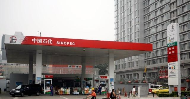 国内油价最新消息！油价罕见“四连跌”来了，车主等的花都谢了