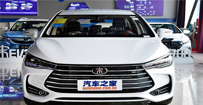 新一代比亚迪秦来，轿跑车身颜值帅到没边，尾灯气势不输奥迪A8