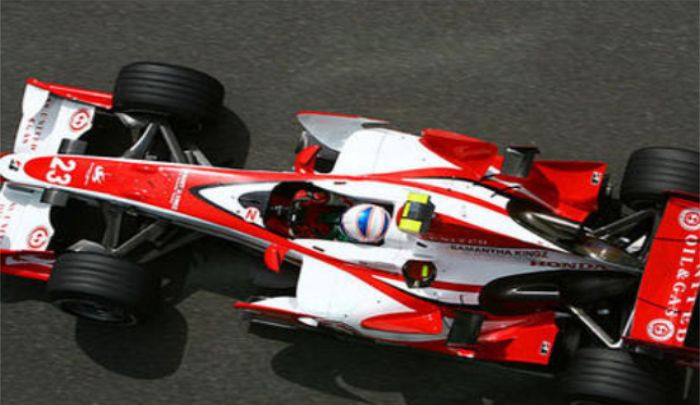 亚久里赛车：令人神往的车，驾驶室让赛手很舒适，高品质