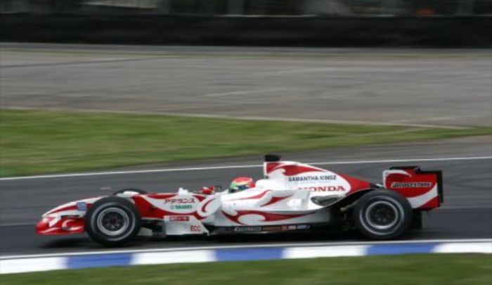 超级亚久里，体现品牌实力，流线型车型设计，令人喜欢