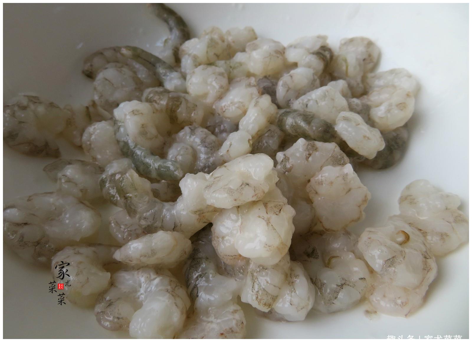 春天，孩子长个快，别老炖排骨汤，做点水晶虾仁，弹口香嫩又补钙