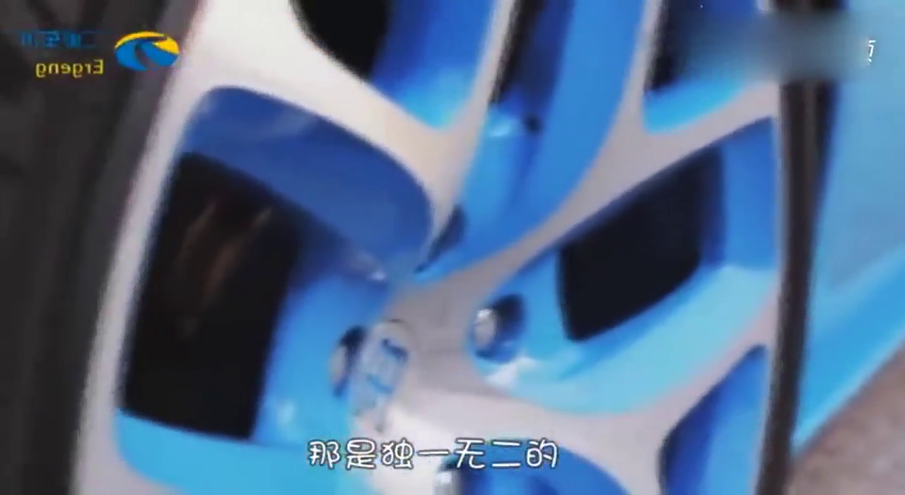 4000万布加迪跑车在国内这么过减速带，2秒后路人直呼帅呆