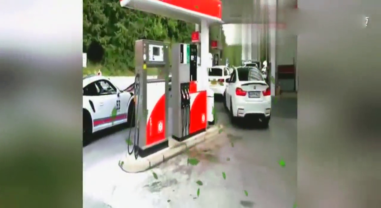 最牛的汽车加油站 跑车都要排队来加油！