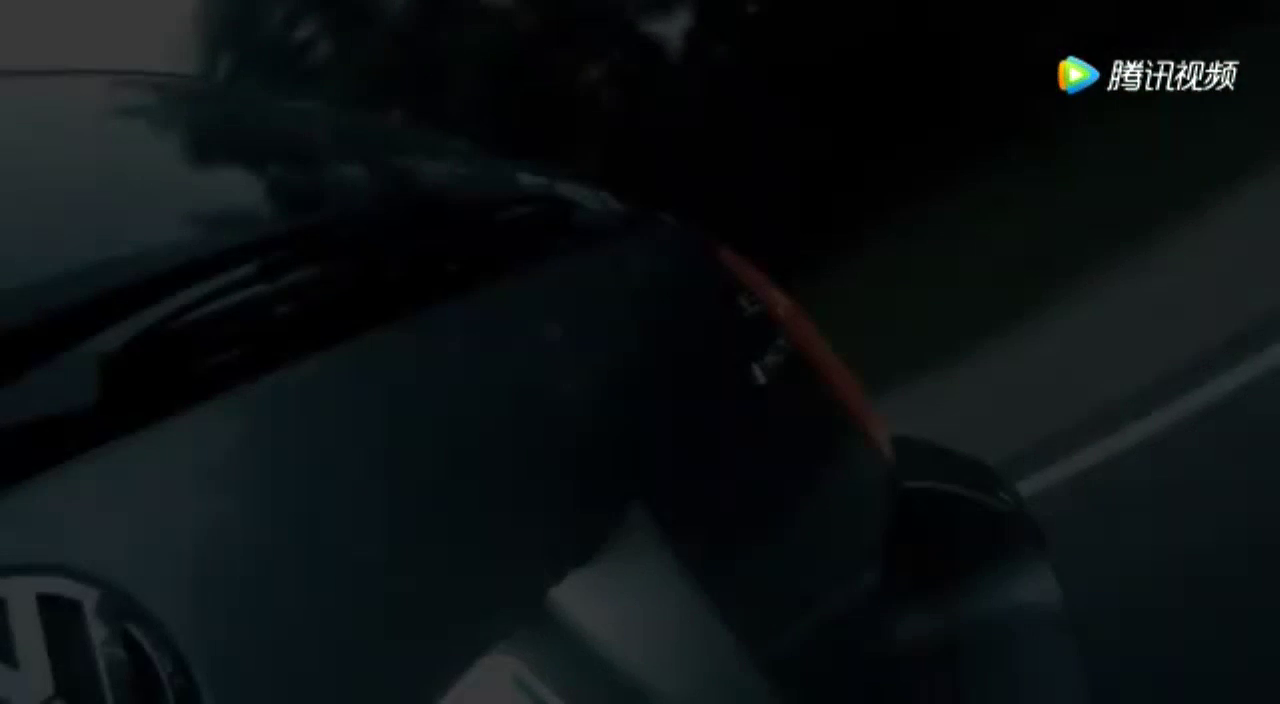 直排的暴力 8辆改装车秀加速与声浪