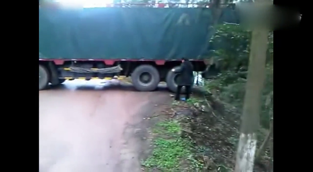 史上最牛大卡车调头，再一次被卡车司机征服