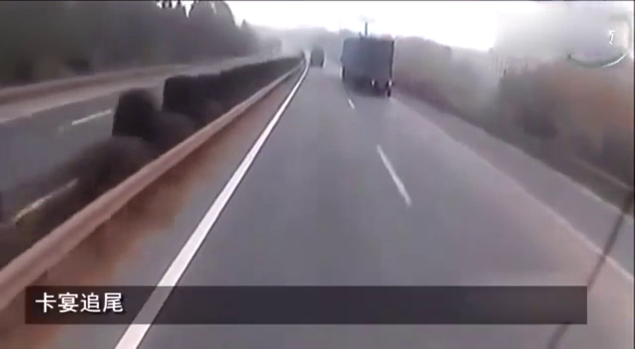 百万卡宴跑车高速追尾大货车，未料到会是这样的结局，心疼死了