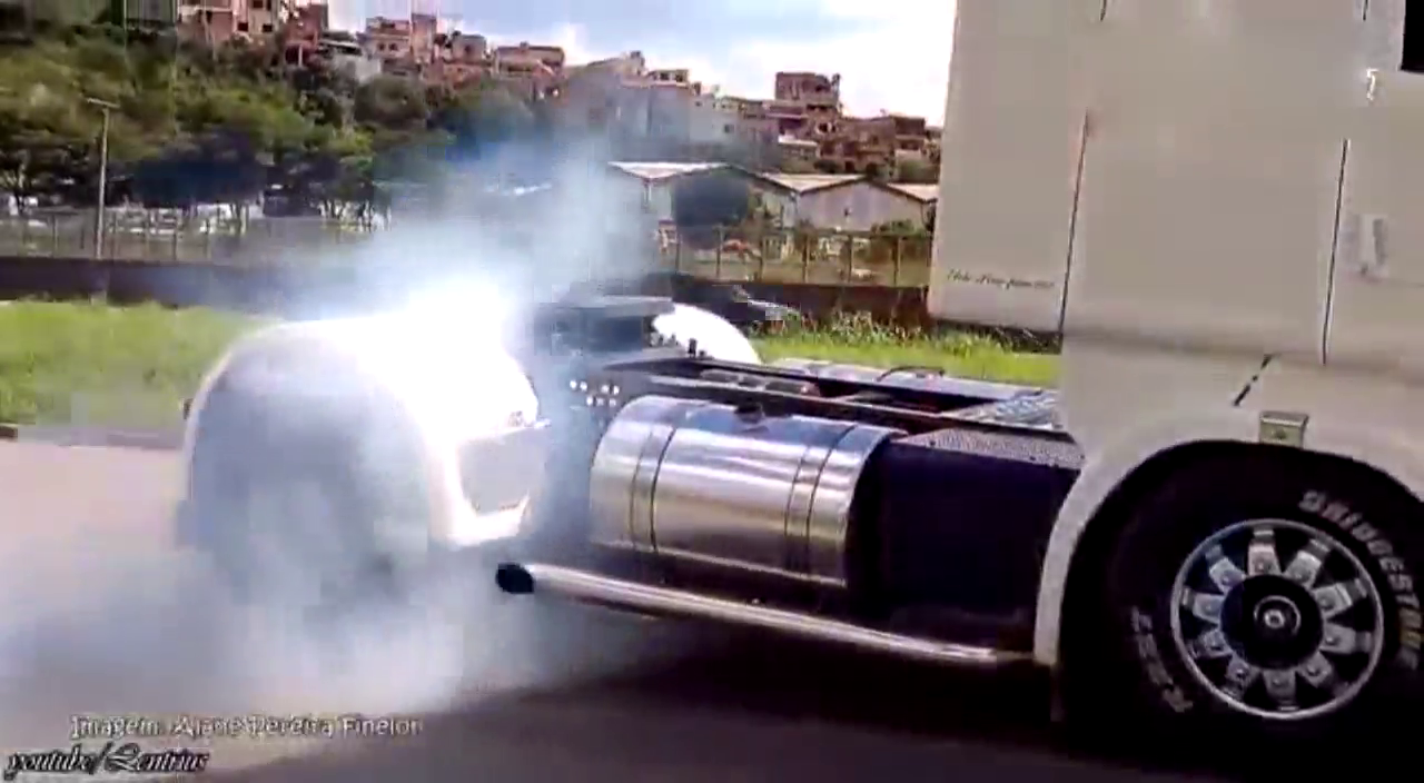 开这重型卡车走烂路，一个月给你20万，你敢做吗？