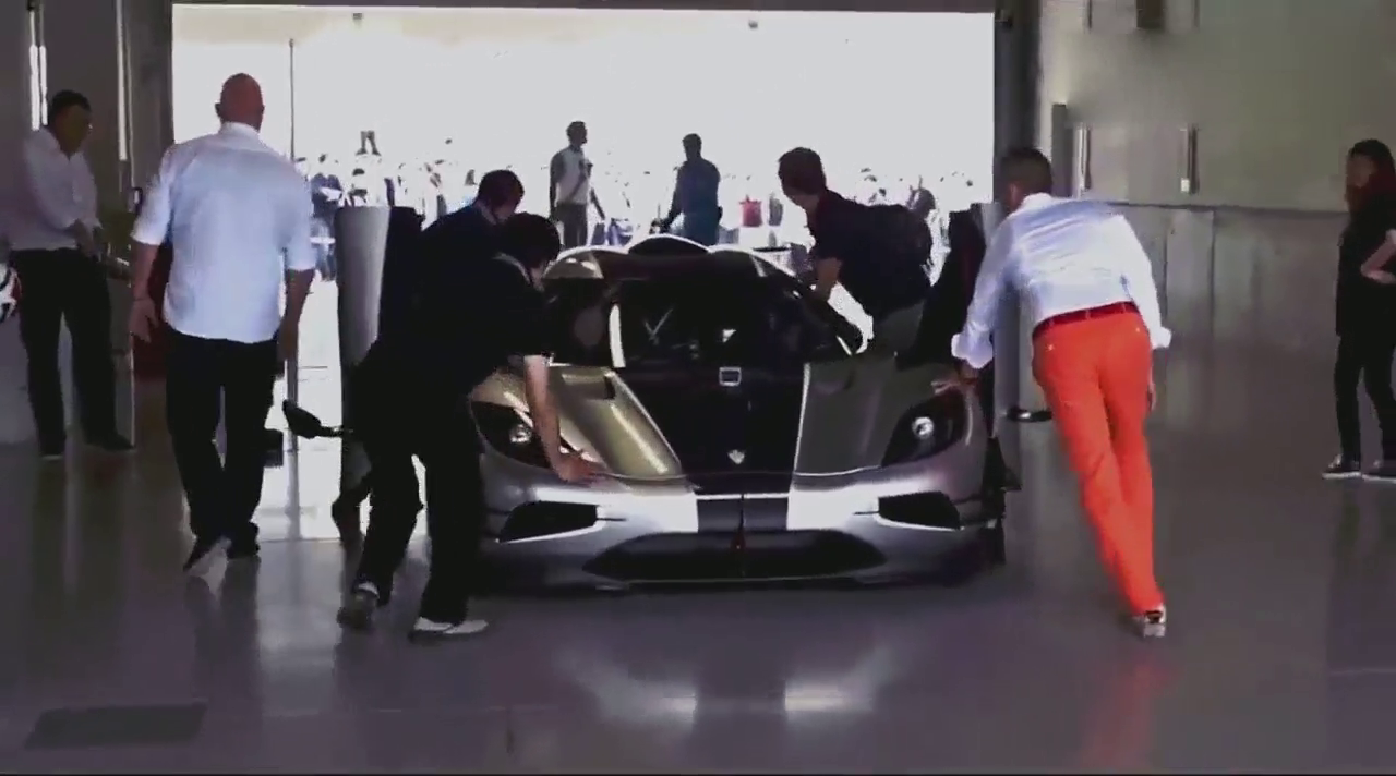 价值一亿的跑车却没有倒挡，倒车的那一刻果然尴尬了