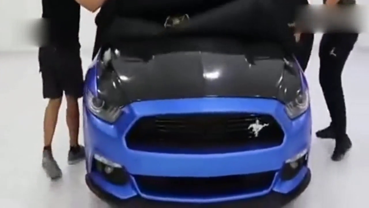 定制款福特野马跑车，撕开遮车布后，我都看懵圈了