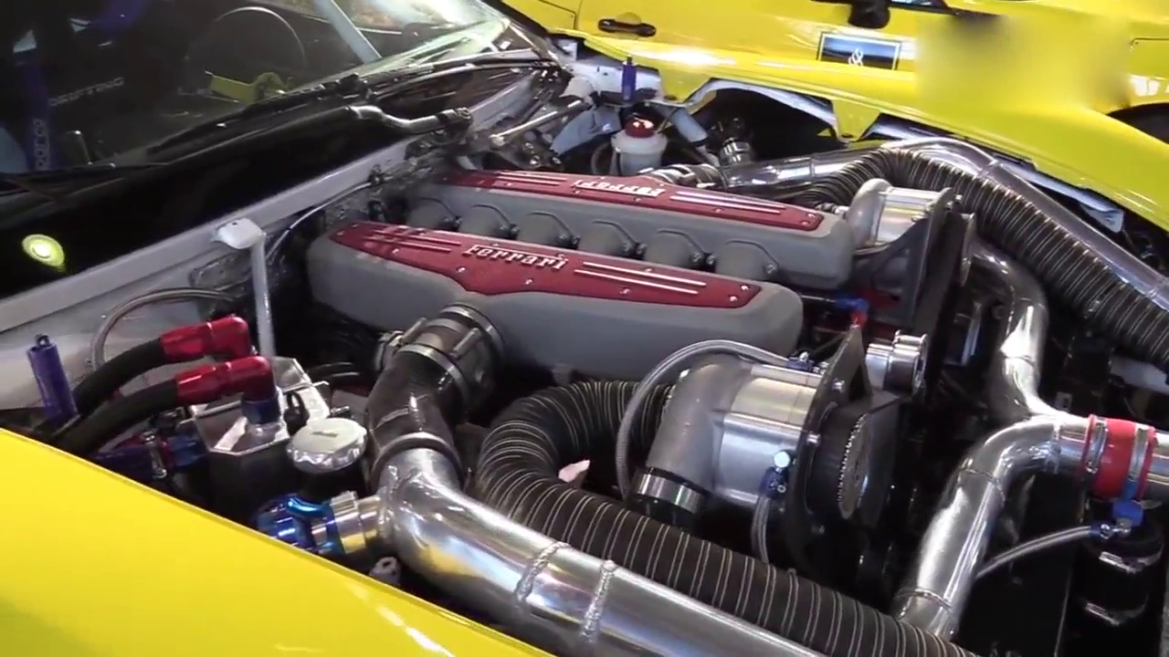 价值500万法拉利599跑车，赛道漂移，看完知道V12发动机多厉害