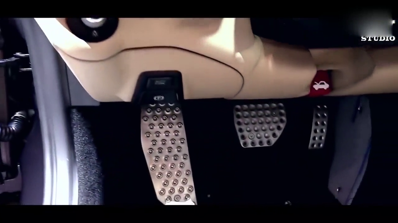 2018款法拉利812超级跑车外观和内饰