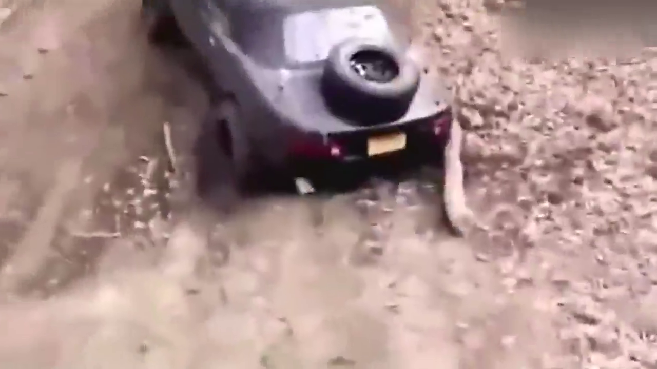 当跑车换上大型越野轮胎，跑户外就没问题吗？