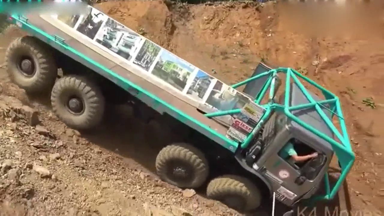 奔驰卡车遇到没有路的山坡，霸气开始了