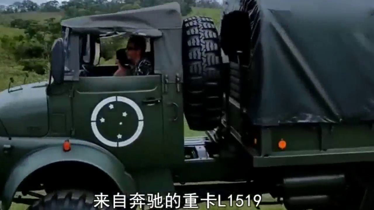 奔驰“卡车”凭什么挑战越野？一个上坡才是真正的霸气！