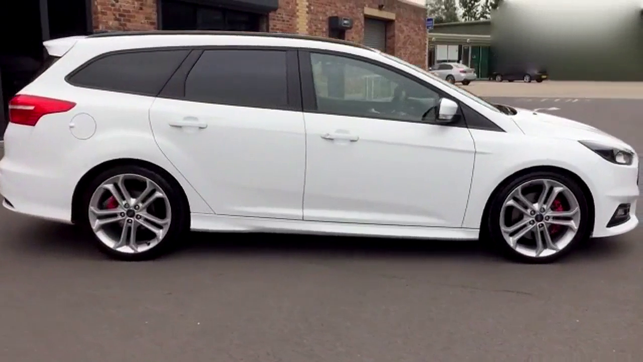 有颜值的性能版旅行车，实拍福特福克斯ST旅行版