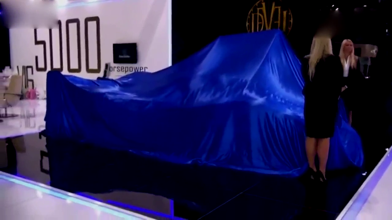 价值5亿的超级跑车，女销售掀开遮车布时，所有人都呆了