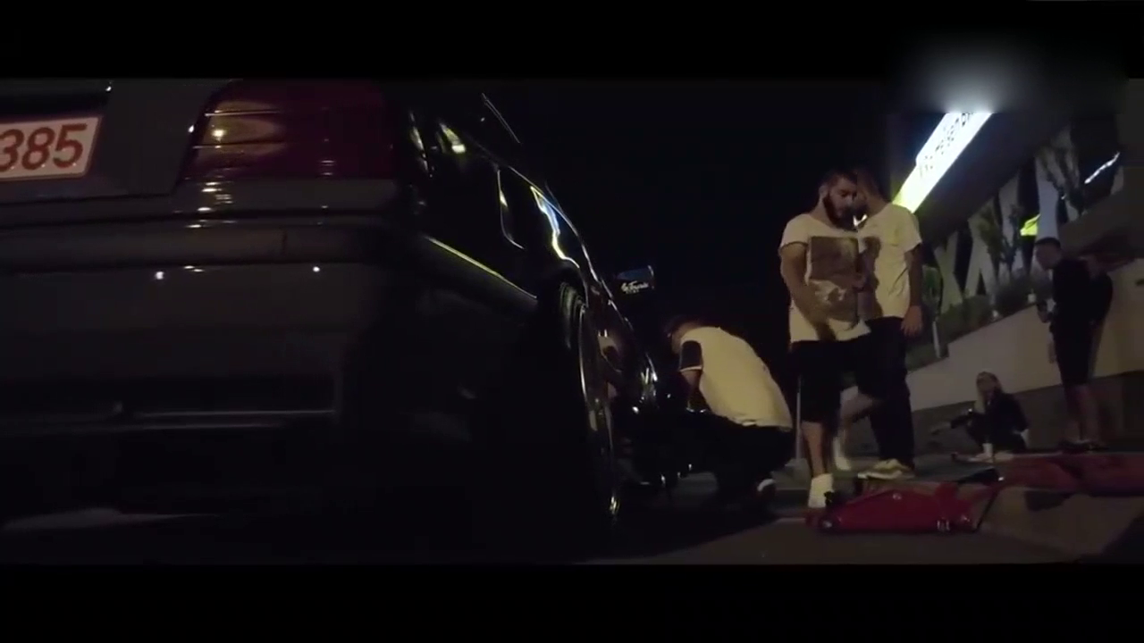 改装车玩比美 你喜欢宝马E36还是E38？