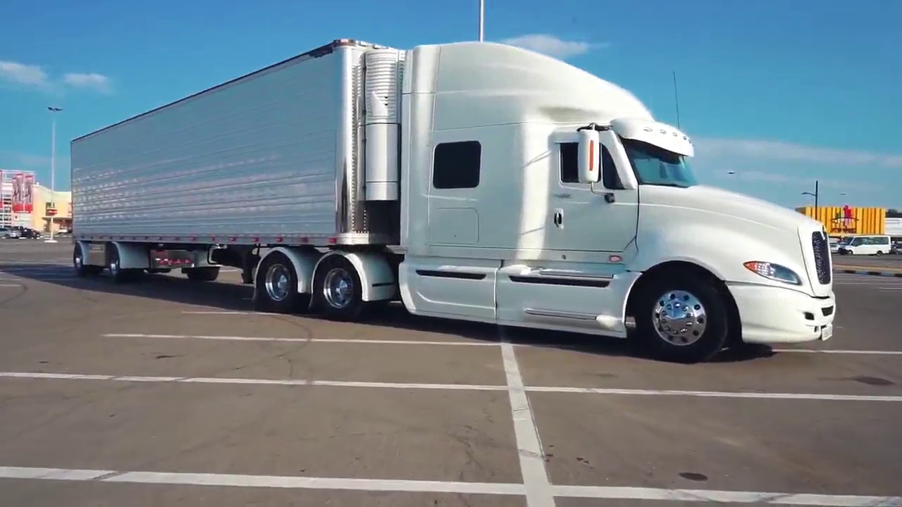 俄罗斯小哥，低价买入二手美式卡车，体验后语无伦次