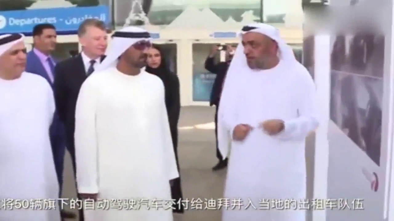 特斯拉被当成出租车 果然迪拜人都豪无人性