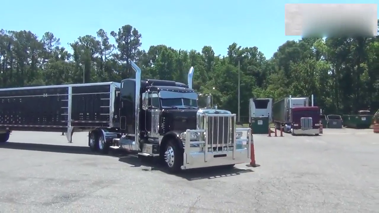 耐看型！这辆彼得比尔特大卡车，居然是镀铬的？