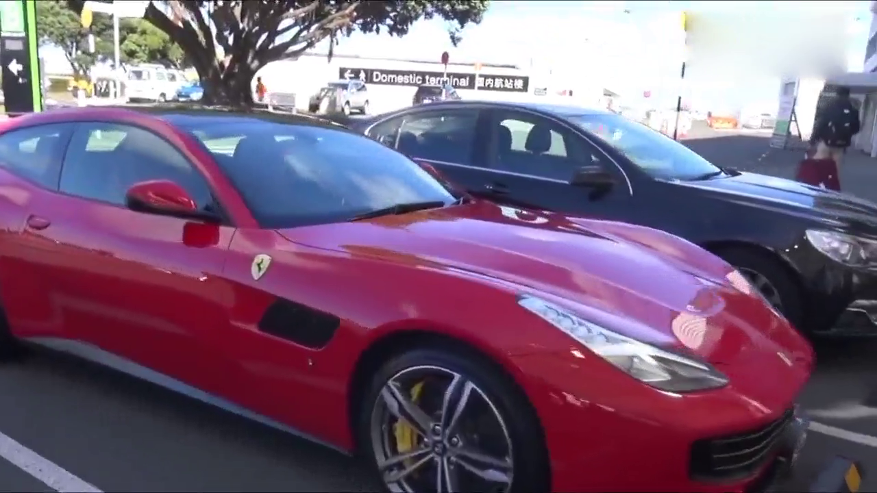 法拉利和迈凯伦跑车哪个更厉害？按下启动键那一刻都明白了