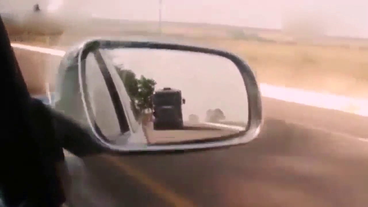 斯堪尼亚大卡车时速逼近160公里，司机简直不要命