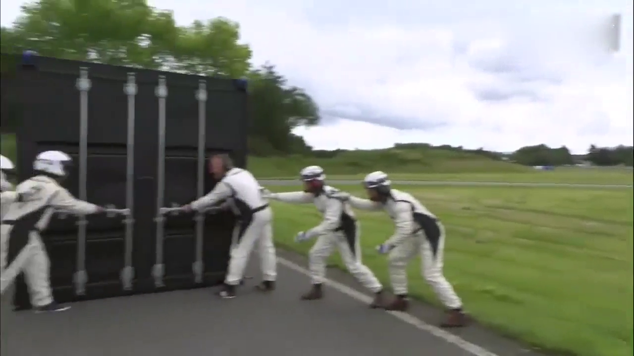 打开集装箱的那一刻，才真正体会到世界超级跑车的魅力！