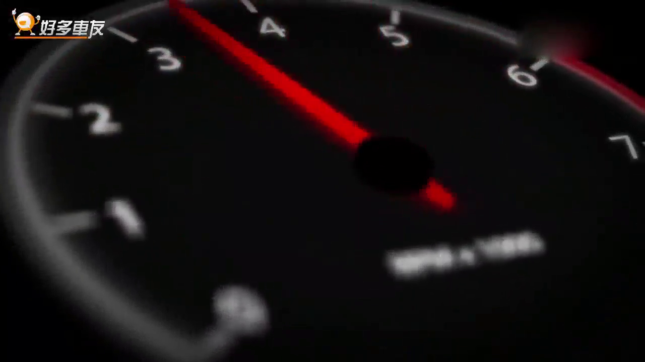 歪果仁玩出新花样，大卡车上沙坡