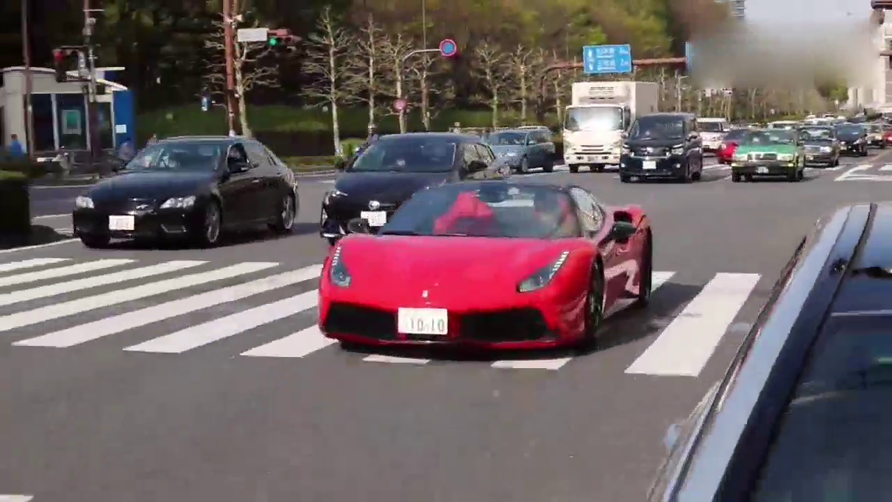 在东京街头暴走的豪华跑车！日本东京街头豪华跑车暴走各种喧嚣
