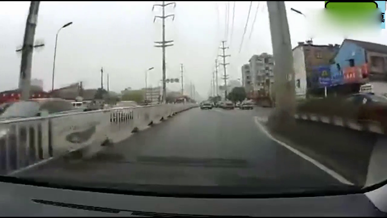 一言不和，狂别出租车，一点不带脚软的