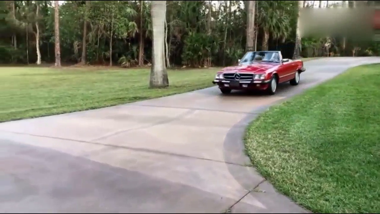 三十年前的奔驰跑车，造型复古帅气！