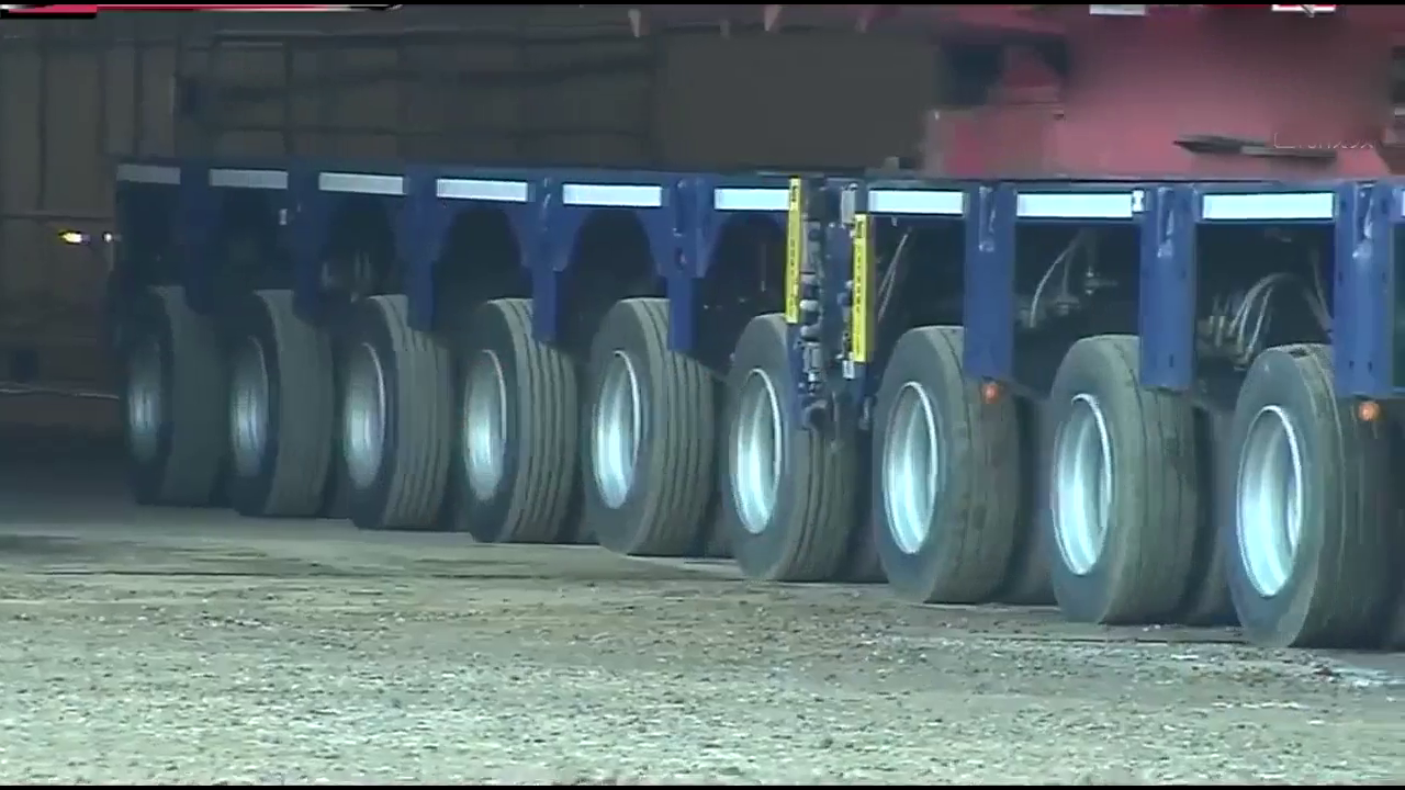 转弯的那一刻，才知道月薪十万的卡车司机有多么霸气