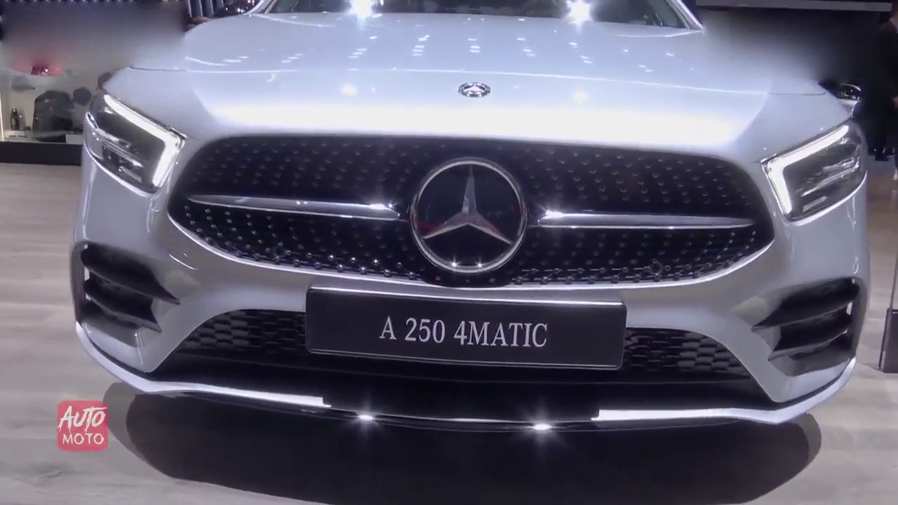 精致豪华的内饰！2019 奔驰 A250 4Matic Berline车展实拍