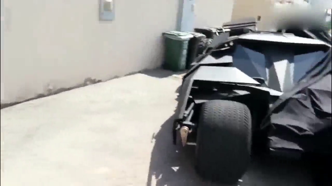 价值1000万的跑车掏出钥匙的那一刻，兰博基尼都认怂了