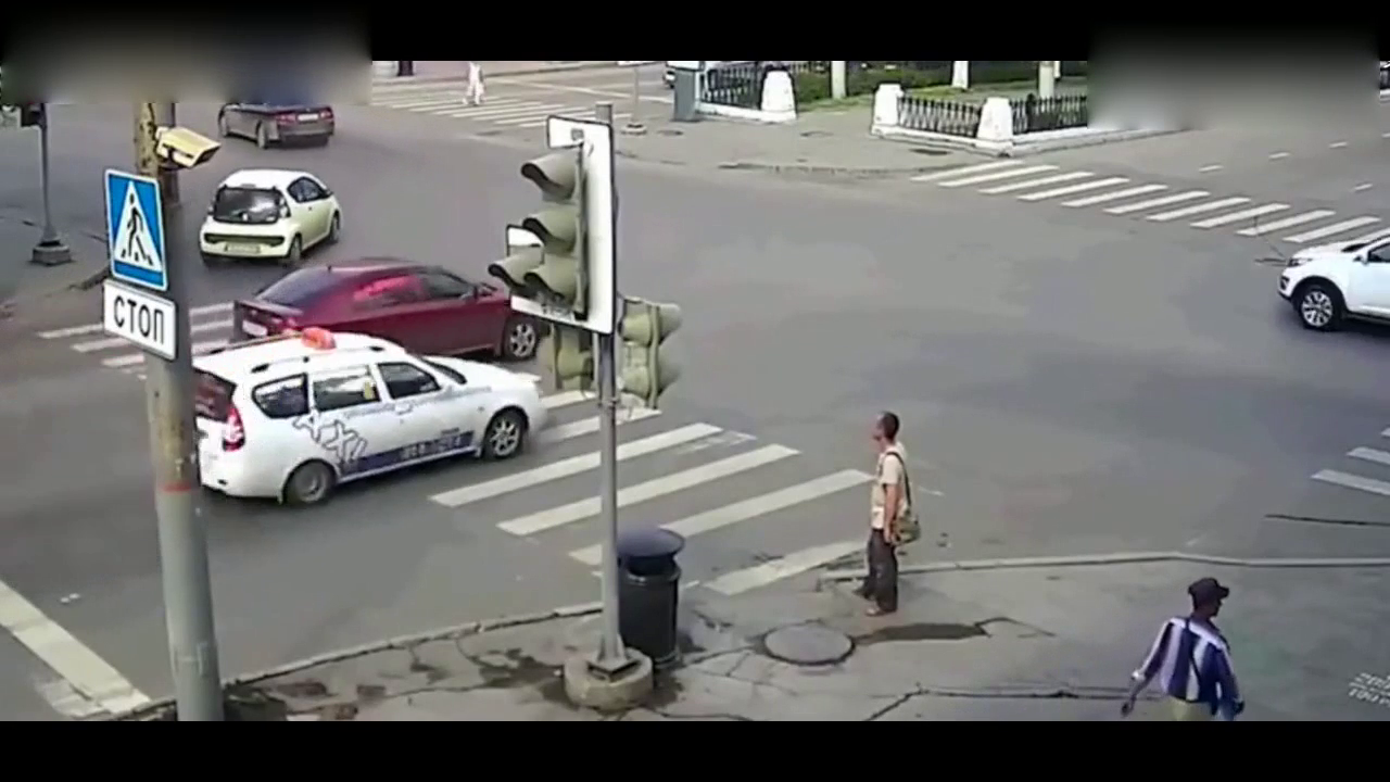 出租车的这个撞车, 力度刚刚好