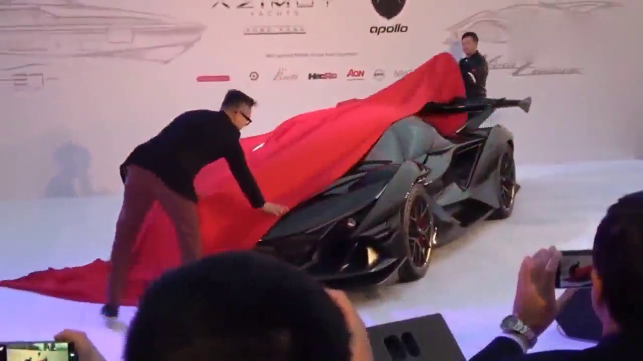 价值2000万的超级跑车，拉开遮车布那一刻，才知道啥叫陆地飞行器