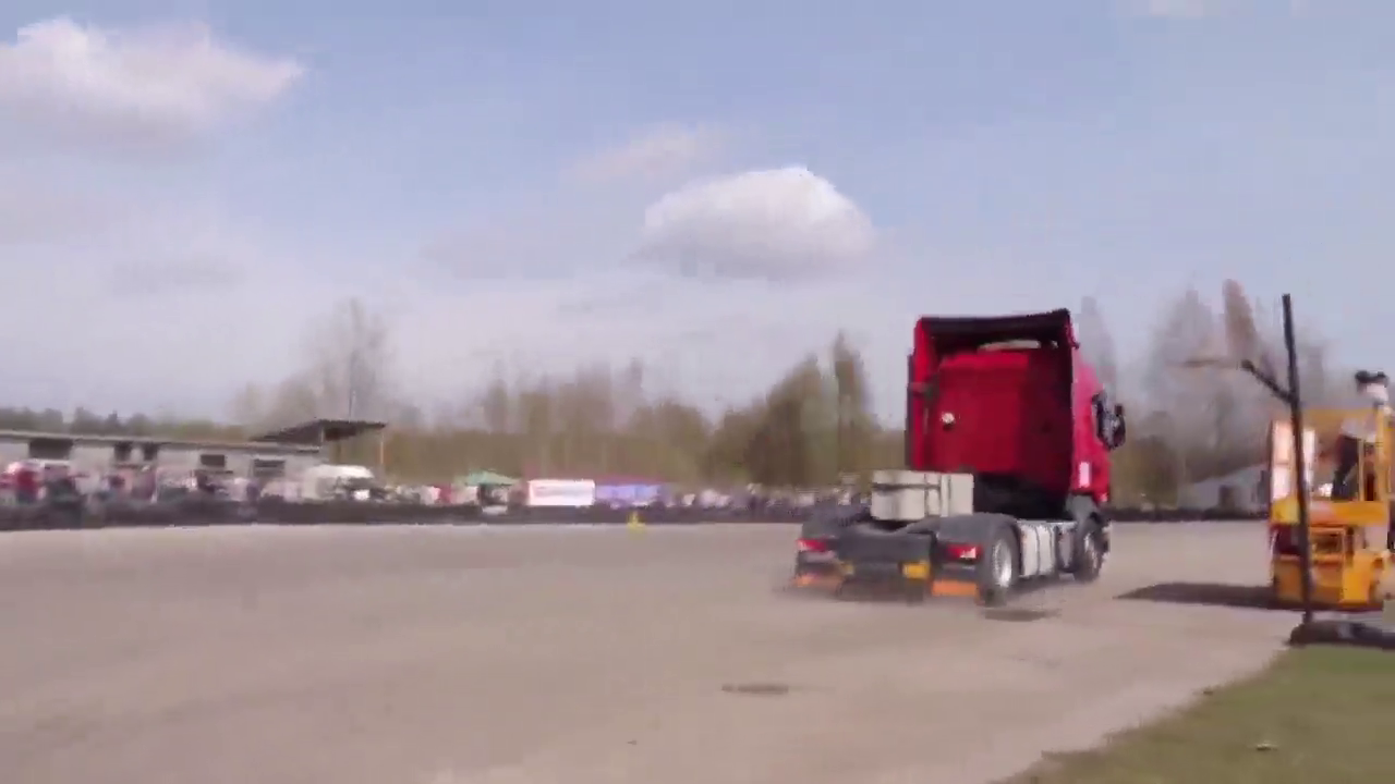 当卡车头玩起漂移的时候超跑看到都得绕道走！