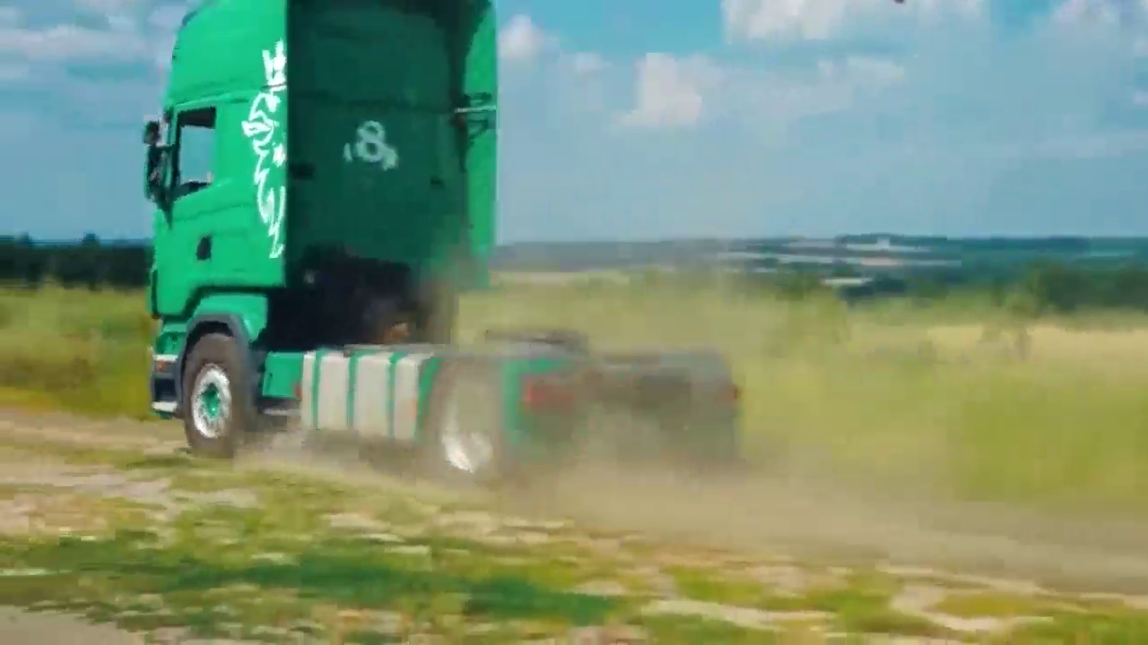 自不量力！普拉多跟卡车比提速！