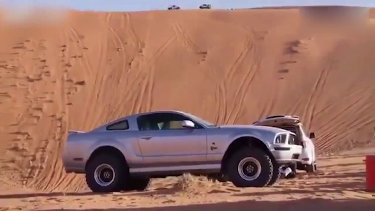 福特野马改装车，沙漠上霸气狂飙