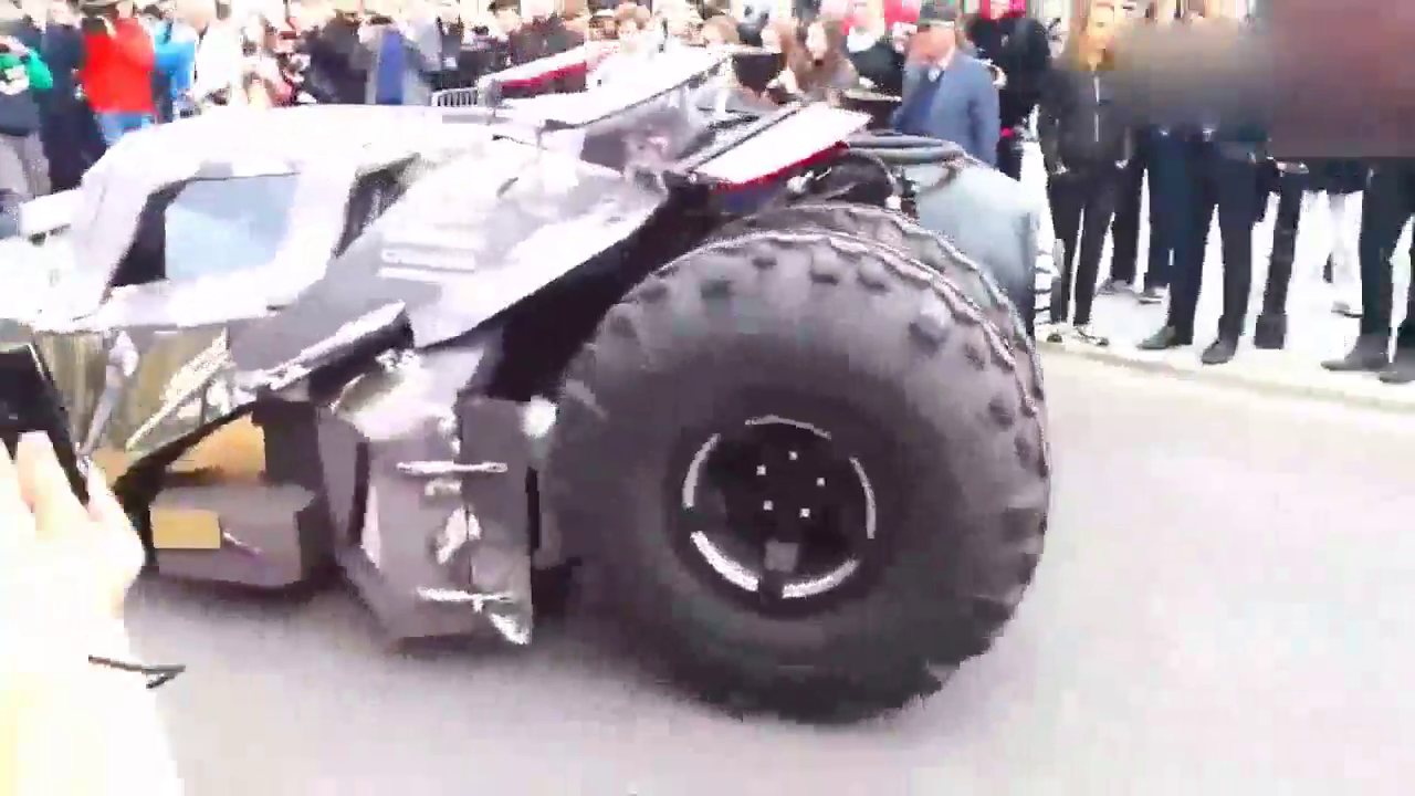 2800万的跑车踩了一脚油门，兰博基尼都已不再辉煌