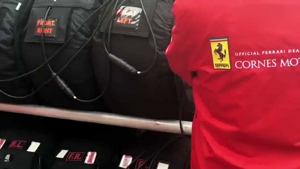 满街的F1赛车和法拉利跑车当街狂飙，眼睛快要看不过来了