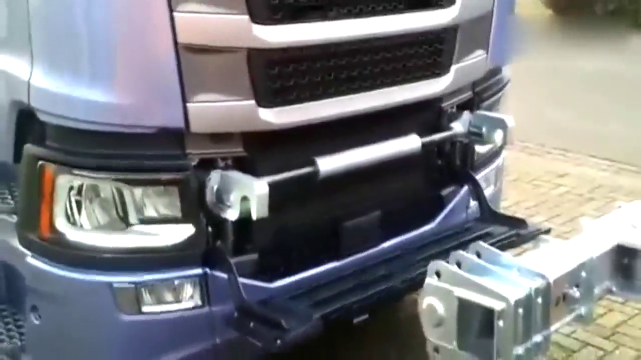 只要1分钟就能拖走一辆大卡车，发明这种拖车机构的这才是人才