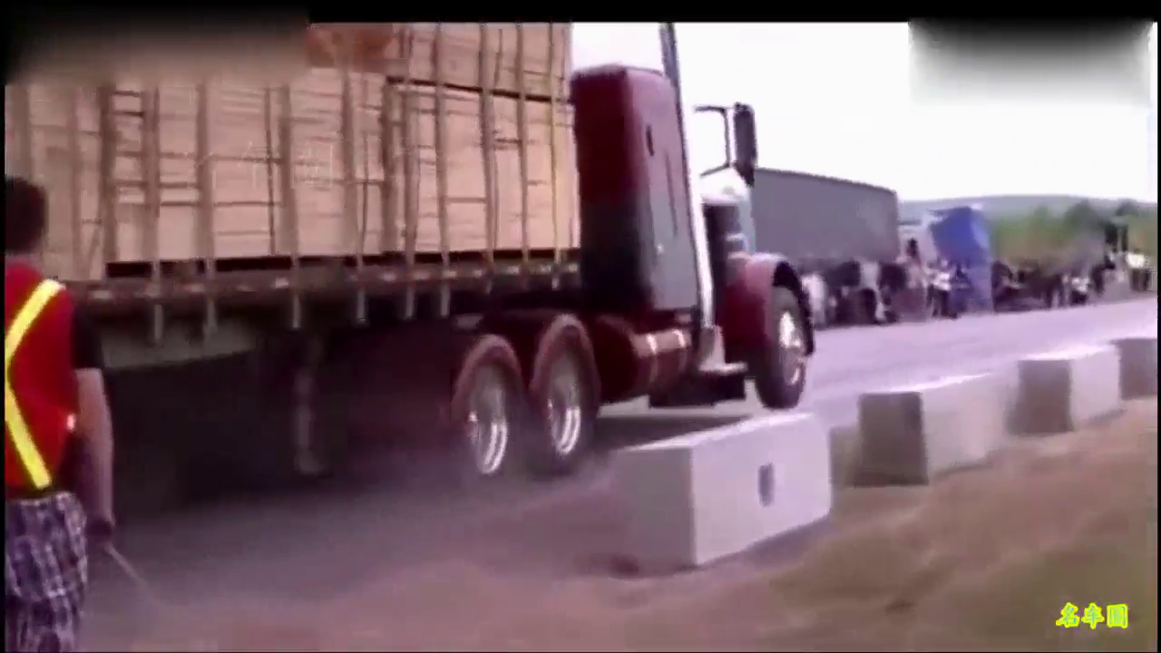 世界上最快的卡车，一脚油门踩下去，兰博基尼都只有喝尾气！