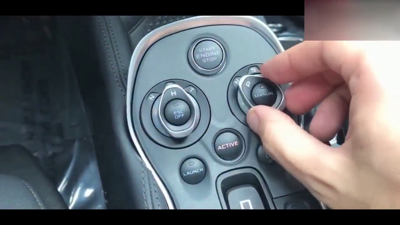 私人订制的跑车刚刚到货，不知道按钮有啥用，瞎按以后酸爽开始了