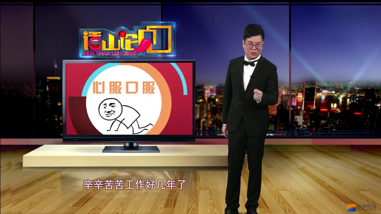 这台电动车真奇葩，前后挂满这东西，比五菱宏光还霸气