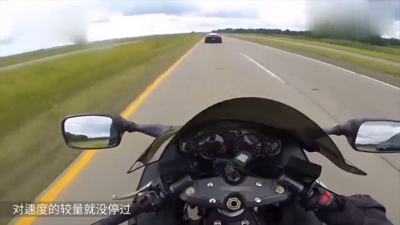 布加迪路上挑衅川崎H2，跑车和摩托车的对决，究竟谁更快？