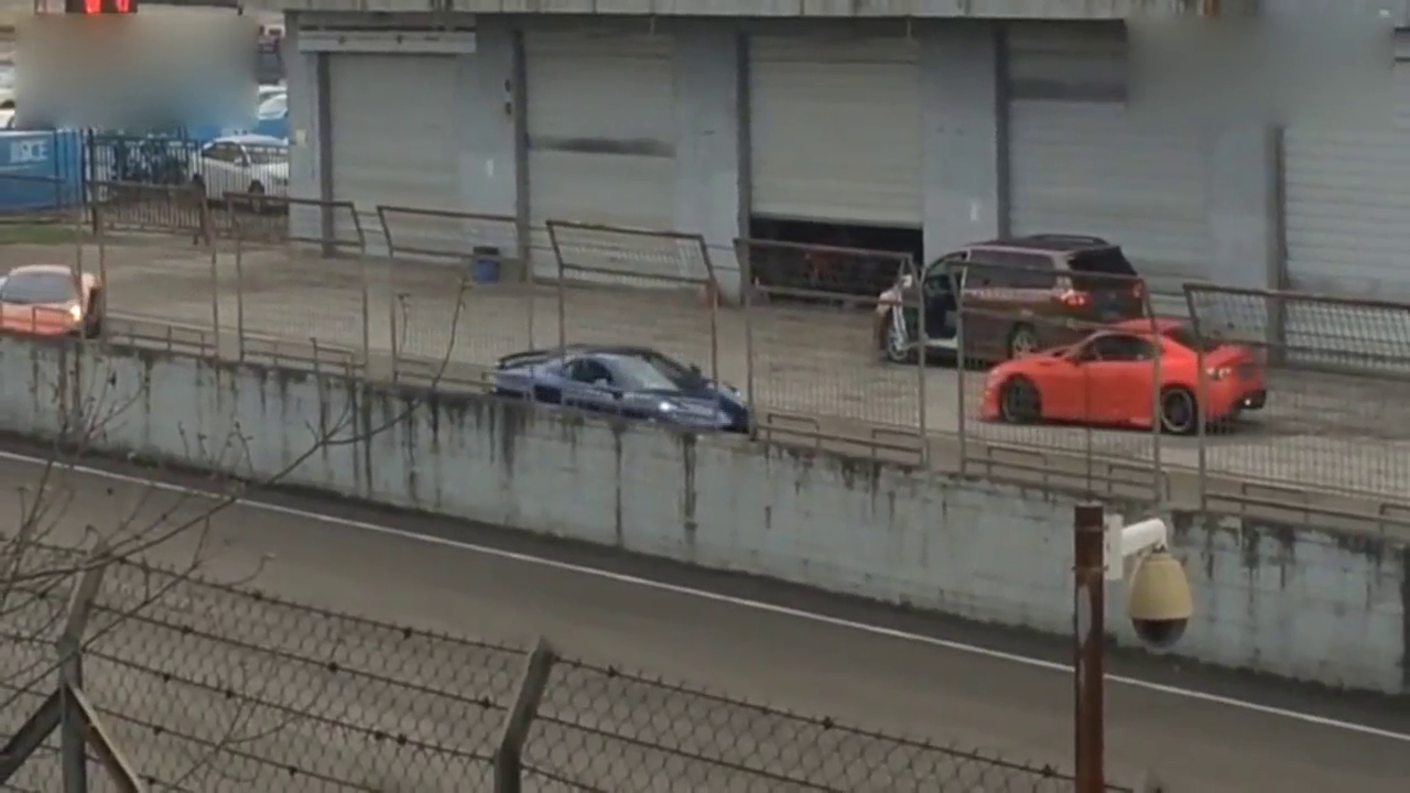 看到这些跑车了吗？我一辆都买不起！好看的都是贵的！