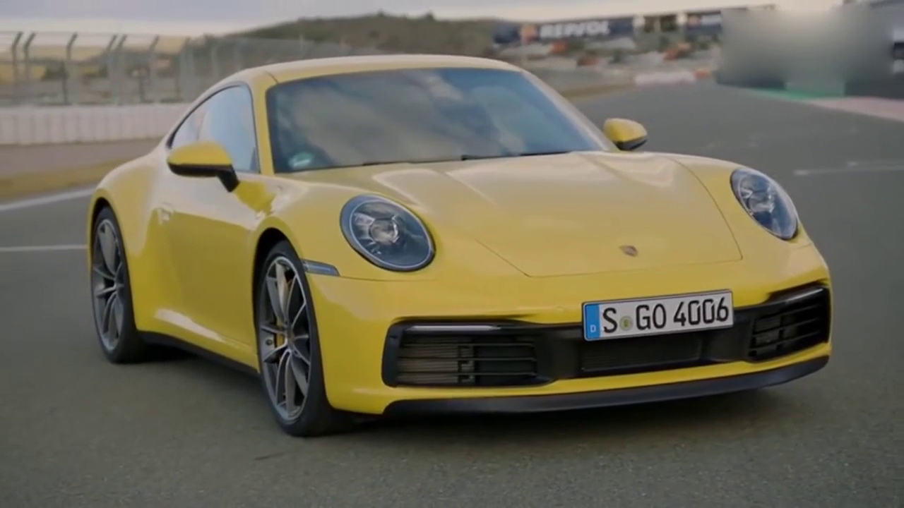 2020款保时捷911，尾翼升起的瞬间，才知道什么叫做超级跑车！