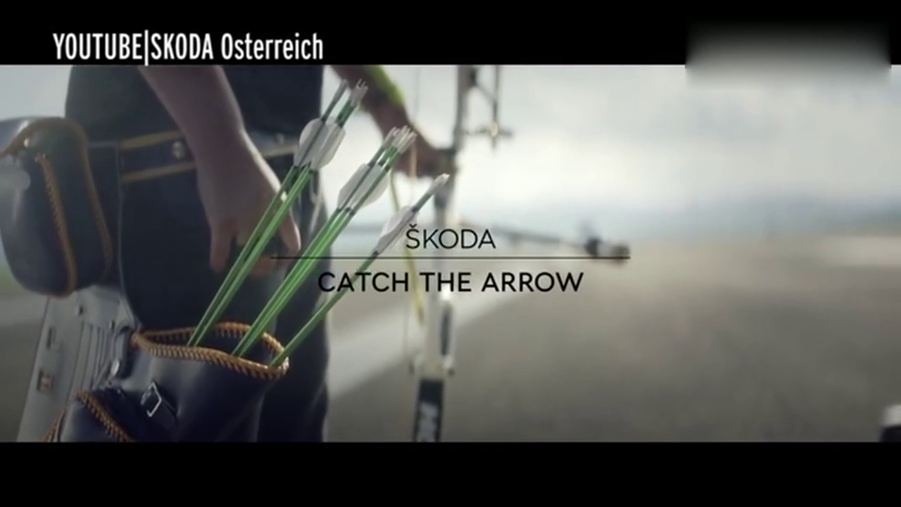 奥地利武术教练乘跑车徒手抓飞箭创造世界纪录